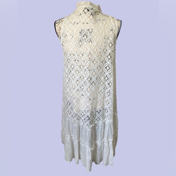 Shyanne Woman’s white duster, ruffles on front-lace on back, size large - Picture 3 of 4